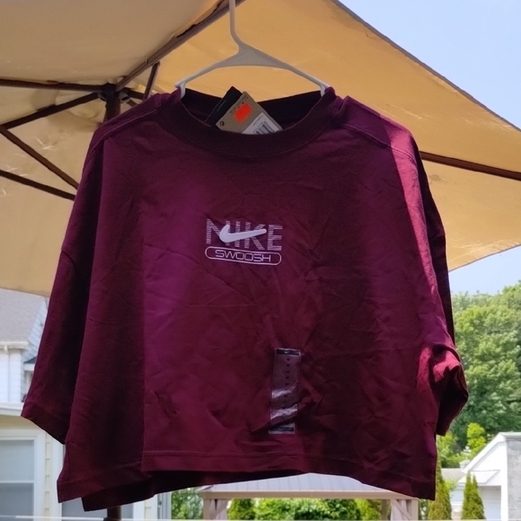 Nike Tops - Nike Burgundy Cropped Tee